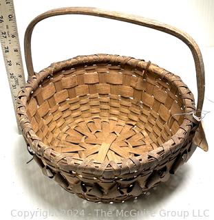 Handwoven White Oak Gathering Basket with Fancy Pattern Ornamentation