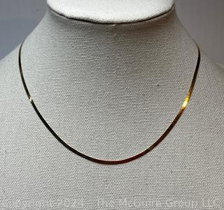 14K Yellow Gold Herringbone Chain Necklace. 2.5 g
