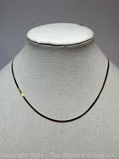 14K Yellow Gold Herringbone Chain Necklace. 2.5 g
