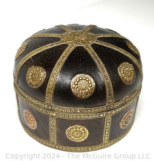 Round Dome Lid Carved Box with Gilt Decoration