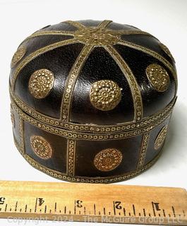 Round Dome Lid Carved Box with Gilt Decoration