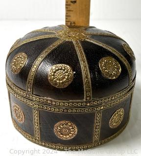 Round Dome Lid Carved Box with Gilt Decoration