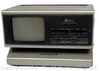 Panasonic BiSider Portable Pop Up TV with AM/FM Radio TR-535, Powers On.