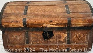 Wood Hourglass Shaped Jenny Lind Steamer Trunk Circa 1860. Measures 29.5 x 19 x 17"