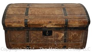 Wood Hourglass Shaped Jenny Lind Steamer Trunk Circa 1860. Measures 29.5 x 19 x 17"