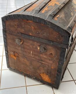 Wooden Faux Painted Victorian Dome Top Chest Trunk with Tray and Metal Fittings. Measures 34 x 19 x 22"