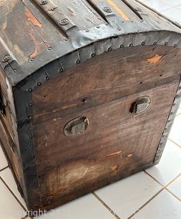 Wooden Faux Painted Victorian Dome Top Chest Trunk with Tray and Metal Fittings. Measures 34 x 19 x 22"