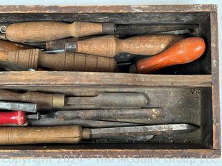 Hand Tools: Vintage Wooden Tray with Wood Turning (Lathe) Chisels 