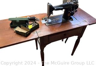 Singer Electric Black Sewing Machine in Cabinet 