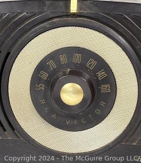 RCA Victor Tube Radio Model X-551. Measures 11 x 6 x 8"