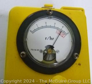 Lionel CDV-715 1A Geiger Counter Radiation Meter. Powers up 