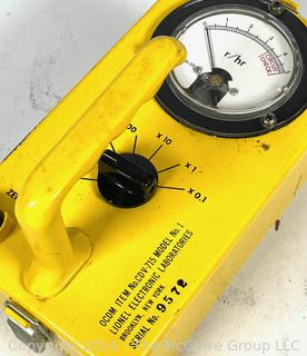 Lionel CDV-715 1A Geiger Counter Radiation Meter. Powers up 