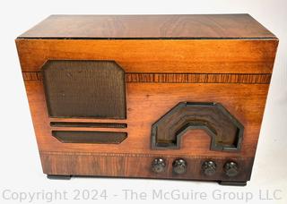 Large Bluebird A Model 44 Tabletop Radio by Aerodyne, Hustler Simpson & Webb Ltd. London, Circa 1930's. Untested, do not want to damage any components.
