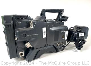 SONY Digital Video Camera Model DXC-D-30 #18129 and SHOC-STOP Container with Wheels. Measures 21 x 13 x 33". Untested