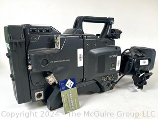 SONY Digital Video Camera Model DXC-D-30 #18129 and SHOC-STOP Container with Wheels. Measures 21 x 13 x 33". Untested