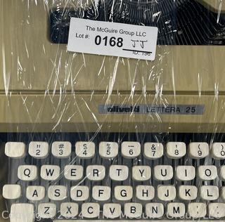 Olivetti Lettera 25 Manual Typewriter with Vinyl Case 