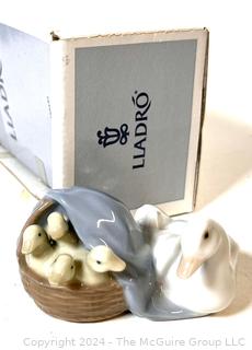 Lladro Mother Duck With Ducklings Figurine #4895 with Box