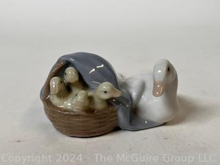 Lladro Mother Duck With Ducklings Figurine #4895 with Box