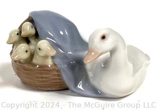 Lladro Mother Duck With Ducklings Figurine #4895 with Box