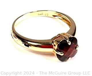 14kt Yellow Gold with Mounted Garnet Solitaire Ring. Total Weight 2.5 grams