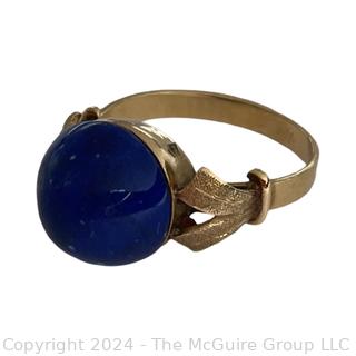 Cabochon Lapis in 18kt Yellow Gold Ring. 4.7 grams