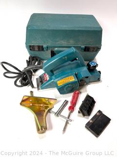 Makita Power Planer. Model 1900B. Working