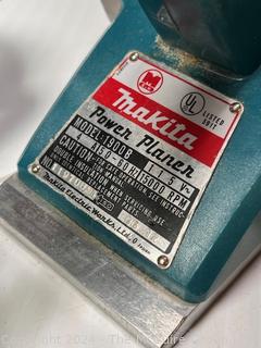 Makita Power Planer. Model 1900B. Working