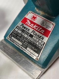 Makita Power Planer. Model 1900B. Working