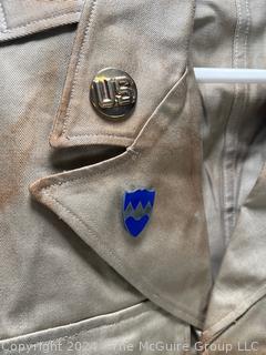 WWII Army Combat Medic Uniform "Ike Jacket" with Patches and Insignia for 104th Infantry Division Patch Timberwolf