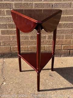 Round Triple Drop Leaf Folding End Table. 20" wide (with leaves up) x 26" Tall