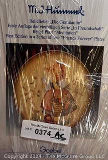 M.J. Hummel Goebel Friends Forever Plate First Edition Die Gratulantin in Original Box