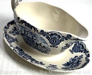 Porcelain Blue Enoch Wedgwood Tunstall Royal Homes of Britain Transferware Gravy Boat with Plate
