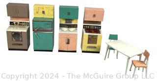 1960's-70's Reading Deluxe Dream Kitchen Set. See All Photos for Some Damage 