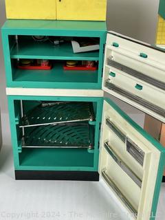 1960's-70's Reading Deluxe Dream Kitchen Set. See All Photos for Some Damage 