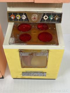 1960's-70's Reading Deluxe Dream Kitchen Set. See All Photos for Some Damage 