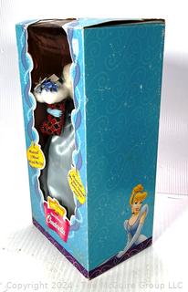 1996 Telco Disney Classics Musical Christmas Cinderella Wind Up Doll