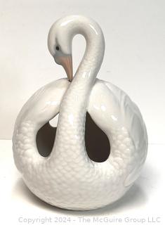 Lladro Preening Swan Porcelain Vase