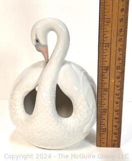 Lladro Preening Swan Porcelain Vase