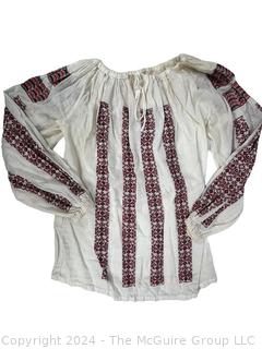 Vintage Romanian Embroidered Folk Peasant Blouse. 