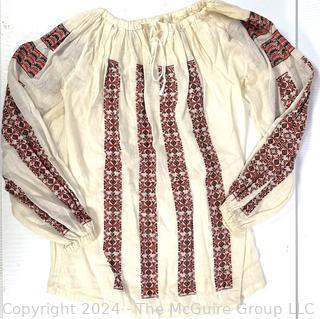 Vintage Romanian Embroidered Folk Peasant Blouse. 