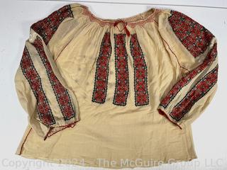 Vintage Romanian Embroidered Folk Peasant Blouse. 