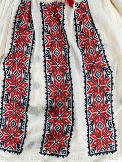 Vintage Romanian Embroidered Folk Peasant Blouse. 