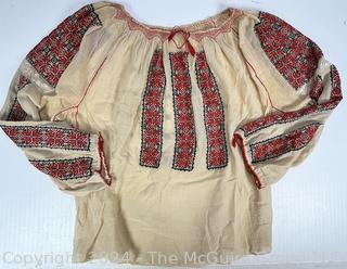 Vintage Romanian Embroidered Folk Peasant Blouse. 