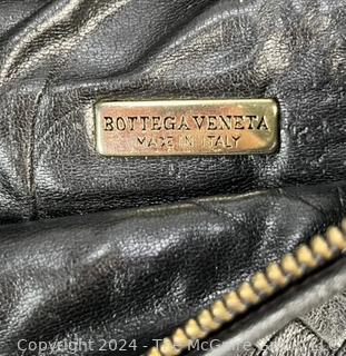 Black Woven Leather Bottega Veneta Shoulder Bag. Made in Italy