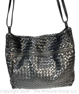 Black Woven Leather Bottega Veneta Shoulder Bag. Made in Italy