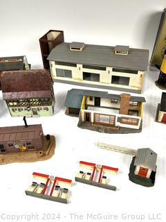 H-O Scale Model Train Building, Layout Houses and 2AMP Transformer