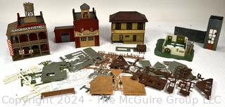 H-O Scale Model Train Kits From Various Makers. Some Unassembled