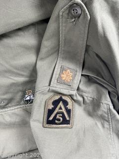 Militaria: US Army M65 Field Jacket with Major's Rank and 5th Army Patch