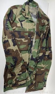 Militaria: US Army Uniform Camouflage Shirt with NATO Army Button  General's Star and 1st Infantry Insignia. 