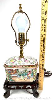 Chinoiserie Famille Rose Medallion Porcelain Table Lamps 